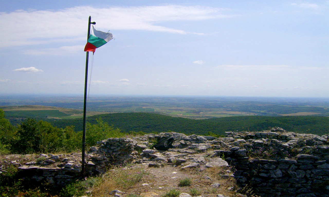 Държавата дава средновековна крепост на община Ивайловград