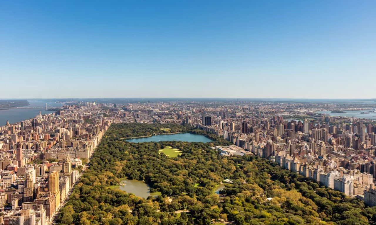 Гледка от етаж 107 на небостъргача Central Park Tower в Манхатън