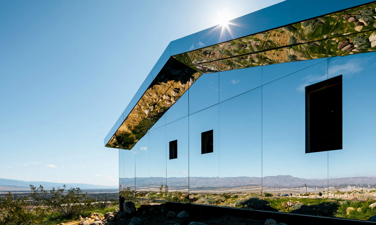 Огледалната „къща-призрак“ в Калифорния покори фестивала на изкуствата Desert X