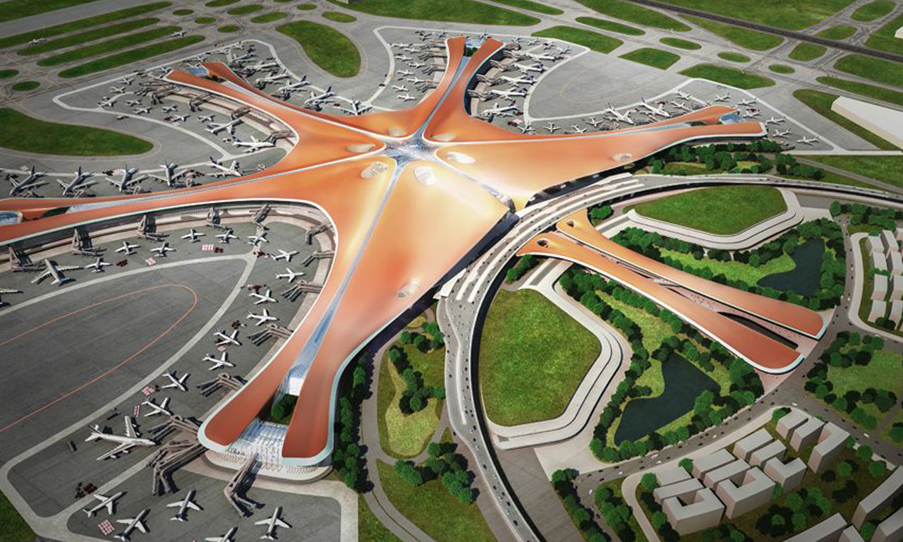 Проектиран от фирмата на известния архитект Заха Хадид, аеропортът е архитектурен подвиг – ако се погледне от въздуха, прилича на шестокрака ниско разположено извънземно, а отвътре изглежда зашеметяващо и елегантно.