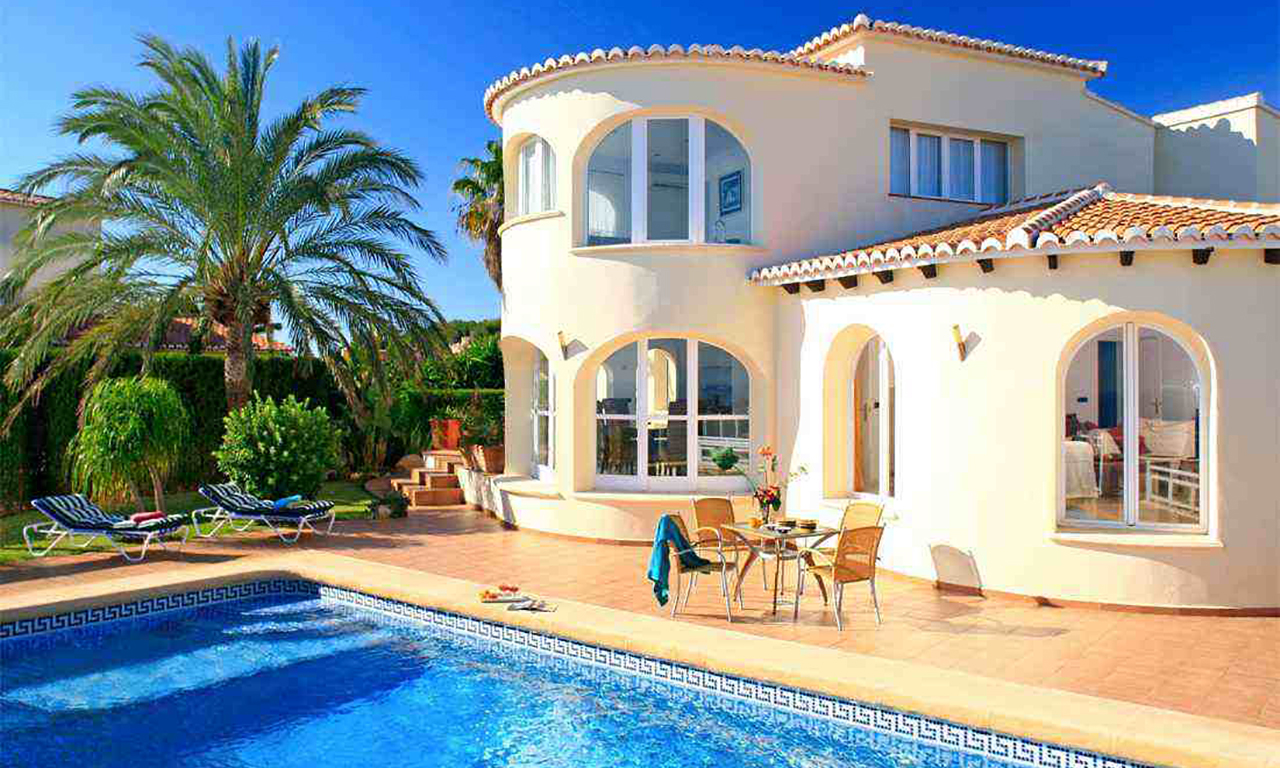 По данни на източника, цената на квадратен метър на пазара за луксозни имоти в Испания вече достига средно 6 500 евро.