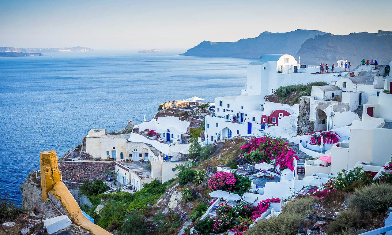 Желаещите да закупят или продадат имот в Гърция се сблъскват с данъка върху недвижими имоти, който се състои от две части