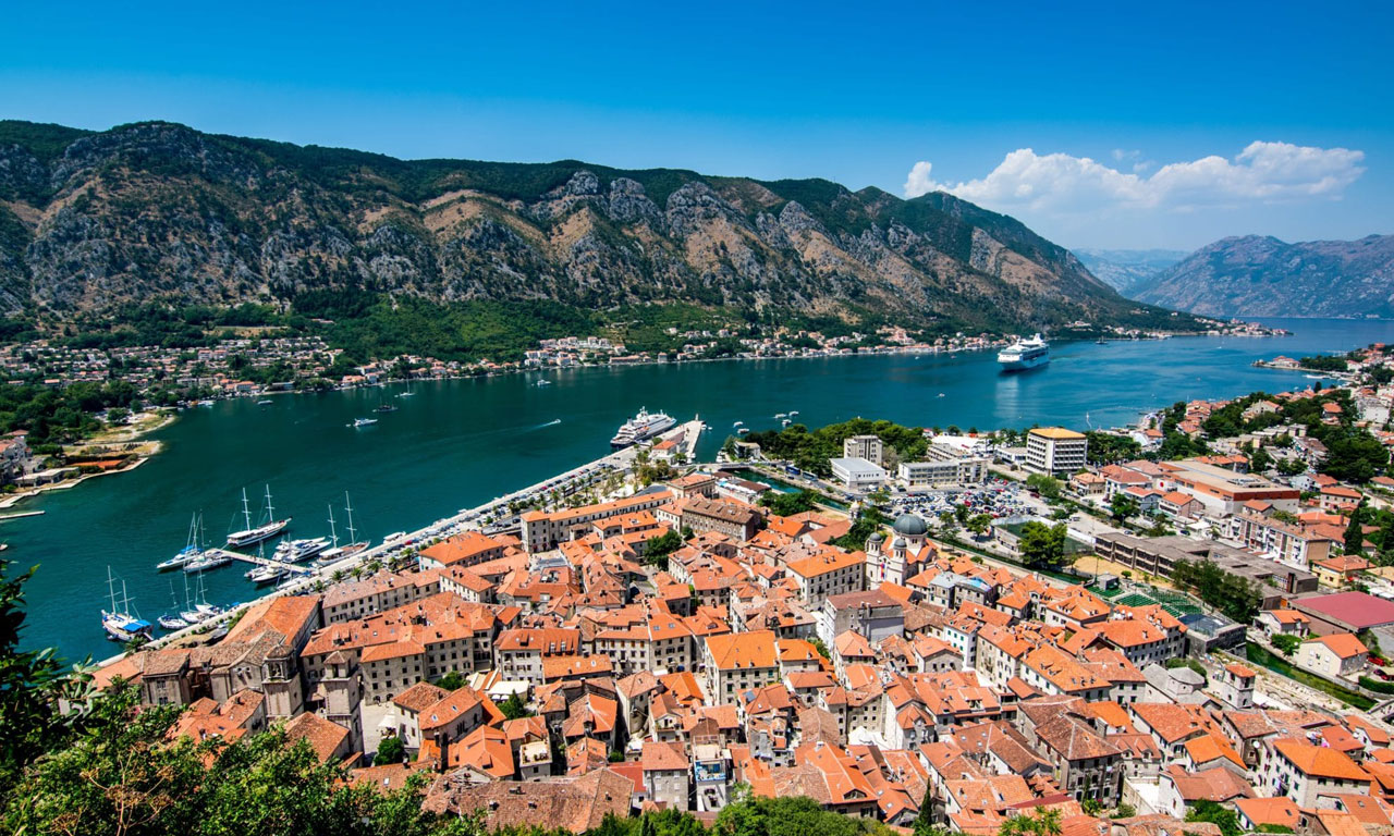 Пазарът на недвижими имоти в Черна гора е интересен за тези, които искат да се преместят там за постоянно или поне да се сдобият с ваканционен дом.