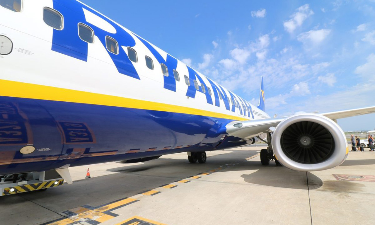 Източниците съобщават, че първите билети за полетите на Ryanair ще се продават на цени около 15 евро. Ще могат да бъдат закупени от 20 септември.