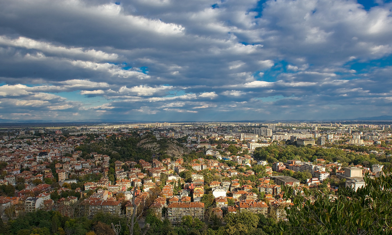 Заедно с античния Пловдив, в публикуваната във Vogue статия, са намирили място общо 10 европейски града – Орхус, Лисабон, Мюнхен, Осло, Единбург, Солун, Болоня, Любляна, Севиля.