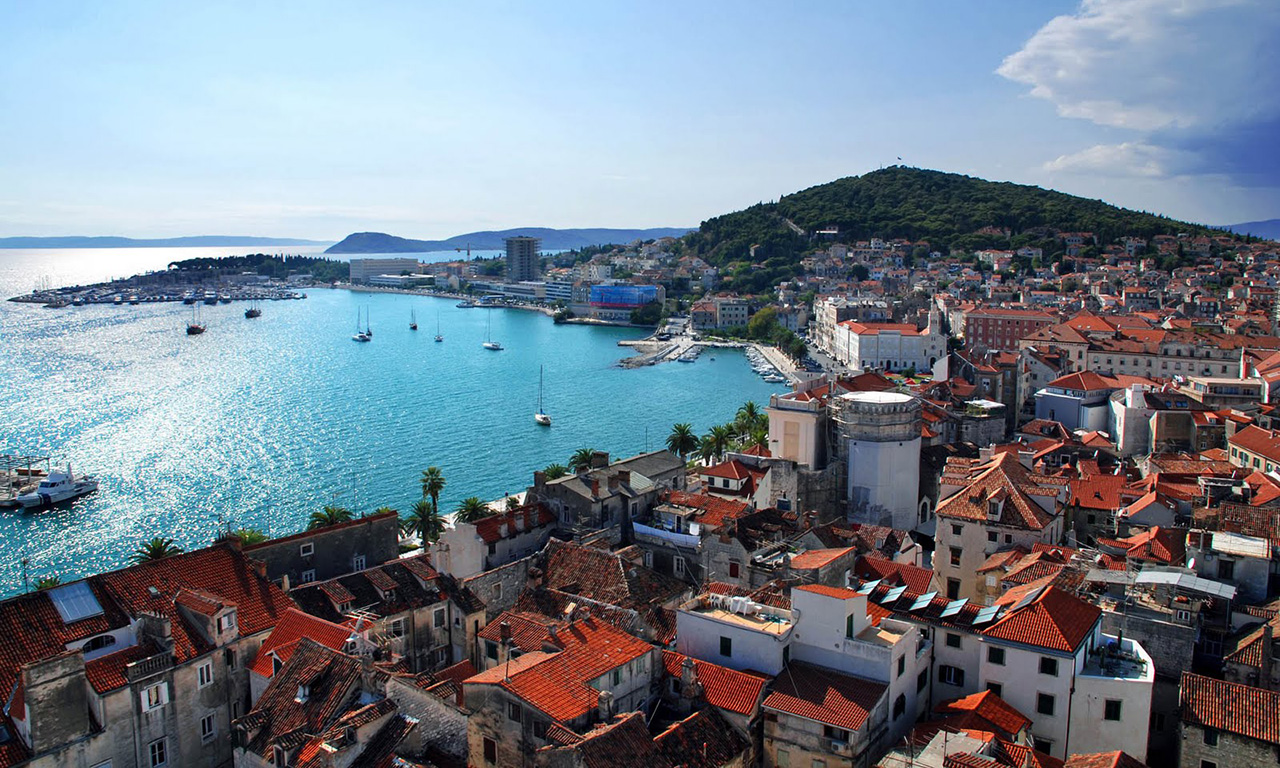Най-скъпите апартаменти в Хърватска, според базата данни на портала Crozilla, се намират в района на Дубровник. Средно нивото на търсене тук достига до 3796 €.