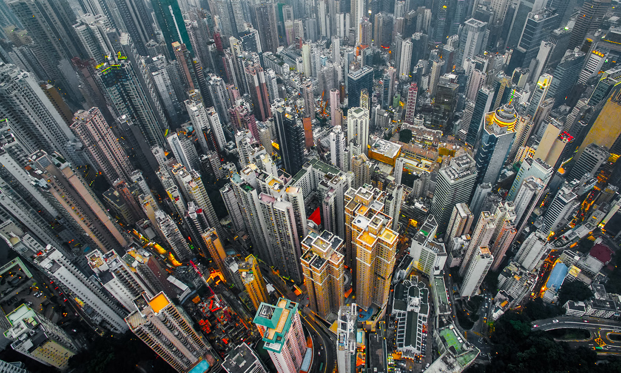 Един от най-добрите пазари за извличане на висока и бърза печалба е Хонконг – по последни прогнози, в Хонконг към края на 2017-та година имотите ще поскъпнат с двуцифрено число.