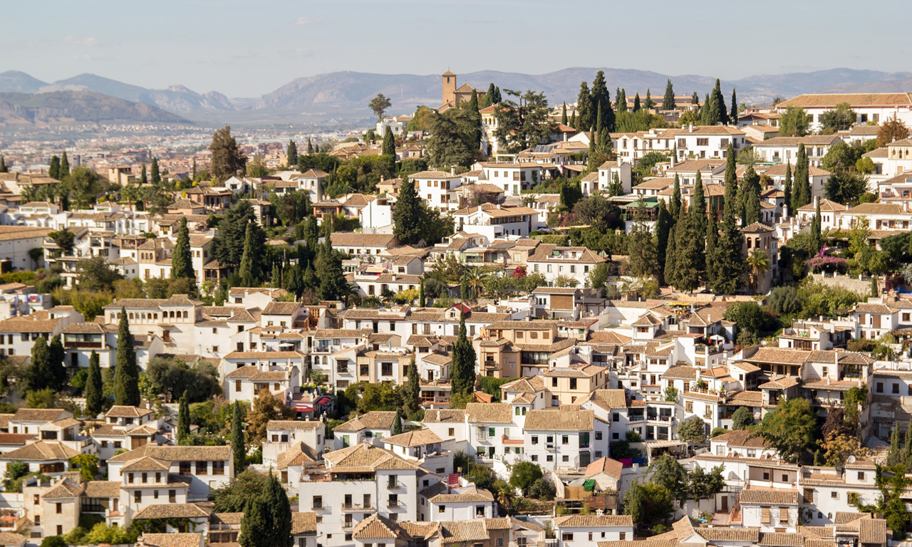 Първоначалната партида включва 543 парцела, разположени в цяла Испания, където потенциалните купувачи могат да построят собствени къщи.
