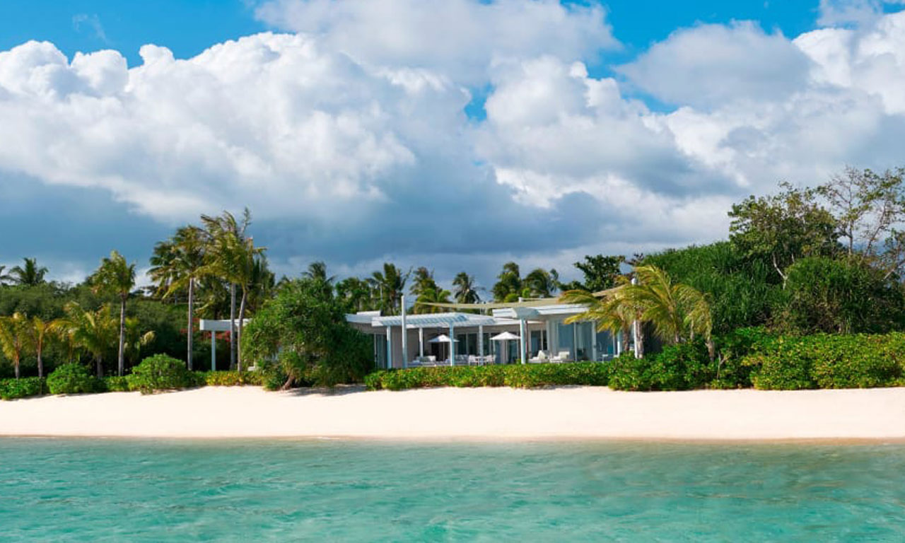 Луксозен частен курорт, който се намира на остров в западните Филипини отвори врати за посетители.