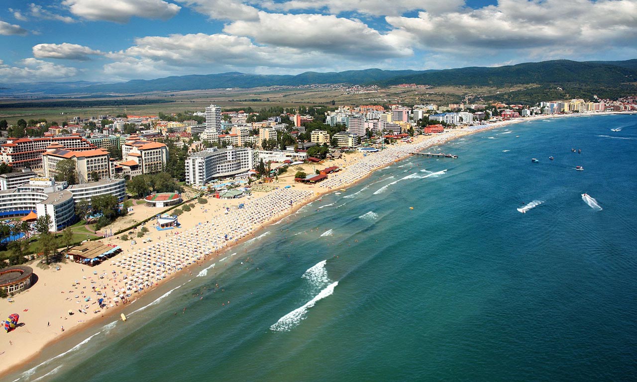 Постигнатите през сезон „Лято 2017“ резултати надграждат вече постигнатото 10%-но увеличение на броя на посетилите България международни туристи през 2016 г.