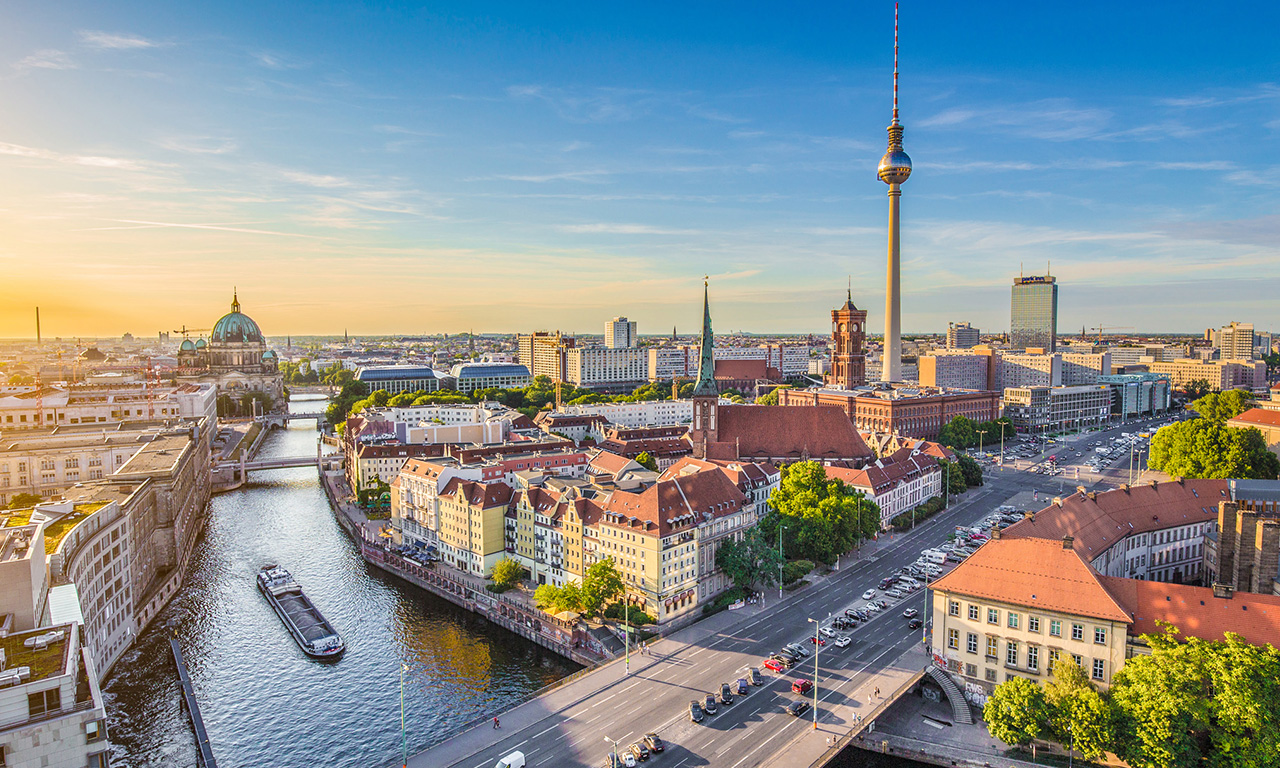 Според актуализирания рейтинг, град №1 за инвестиции в недвижими имоти в Европа е Берлин. Столицата на Германия бе наречена «фантастичен» и «най-горещ имотен пазар в Европа».