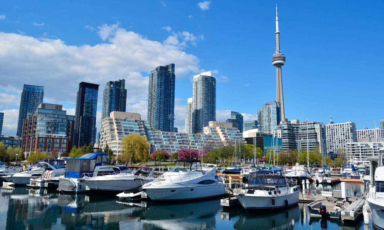 Според експерти, в Торонто, който оглавява класацията на страните с най-бърз растеж на цените на имотите, следва да се очаква охлаждане на пазара.