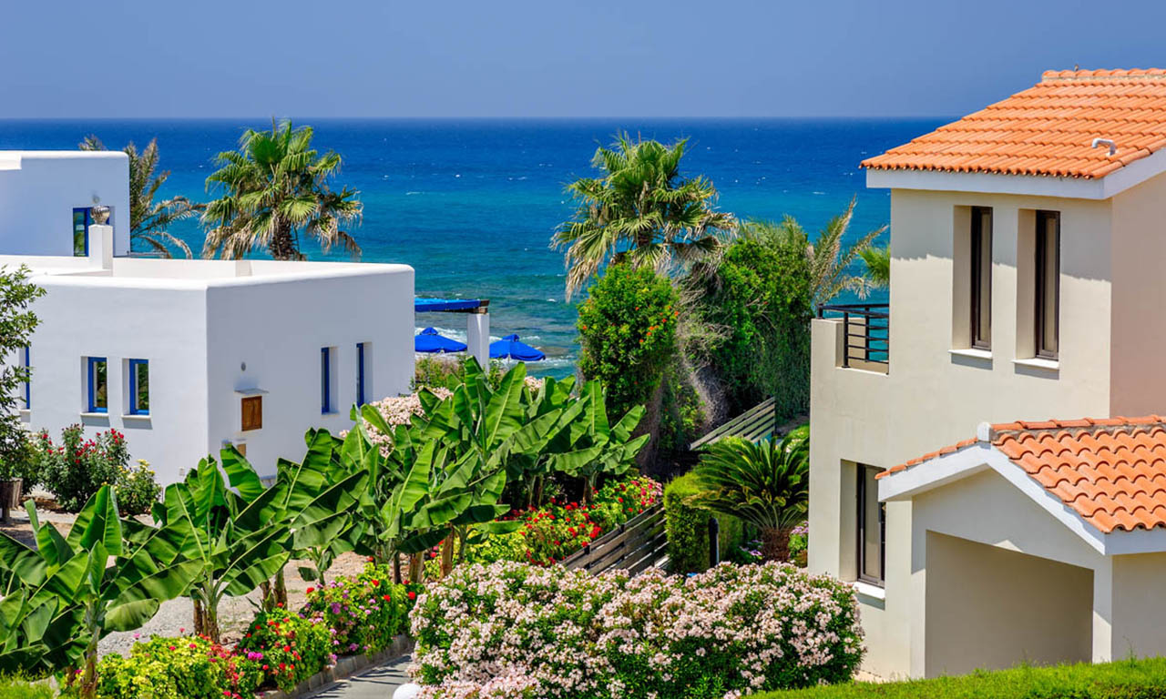 В процентно изражение, увеличението на броя инвеститори, получили кипърско гражданство за инвестиции в недвижими имоти, за първите осем месеца на 2017 година достигна отметката от 4,2%.